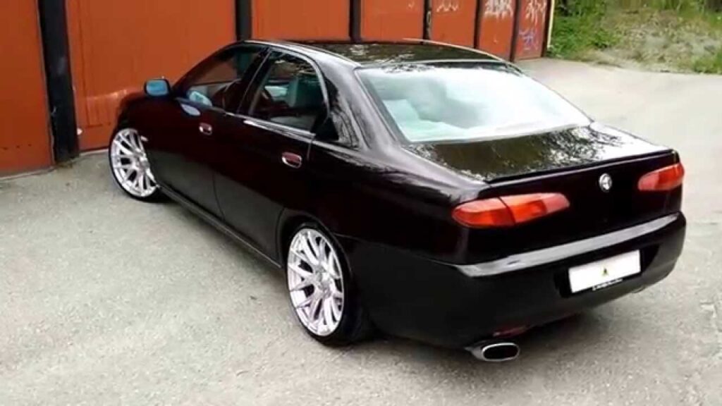 Alfa Romeo 166