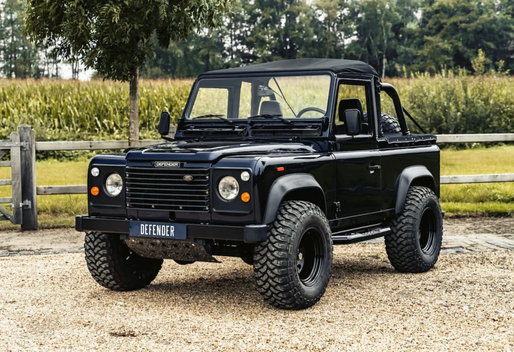 Land Rover Defender 