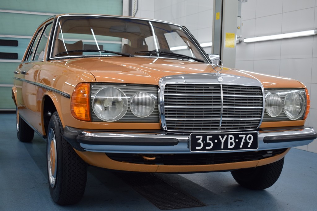 Mercedes-Benz 230